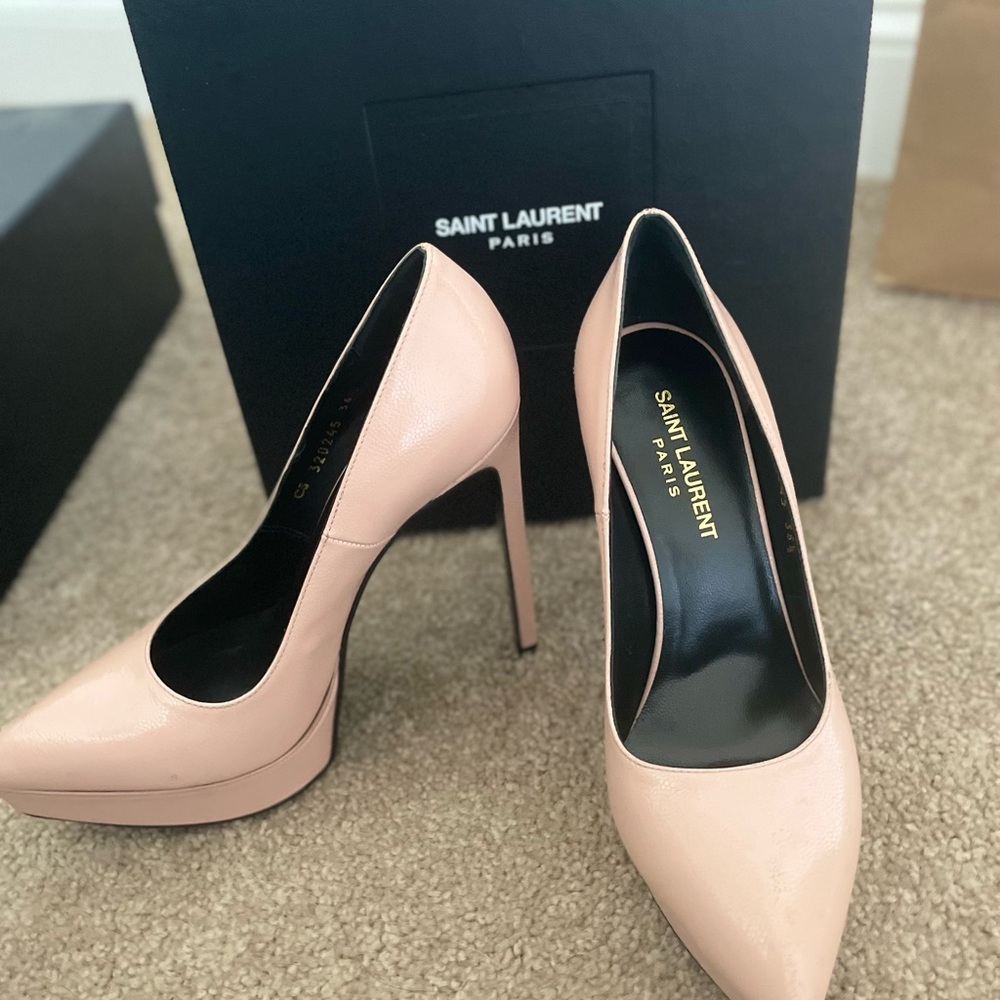 Women shoe , color sea shell pink, lill mark but never used